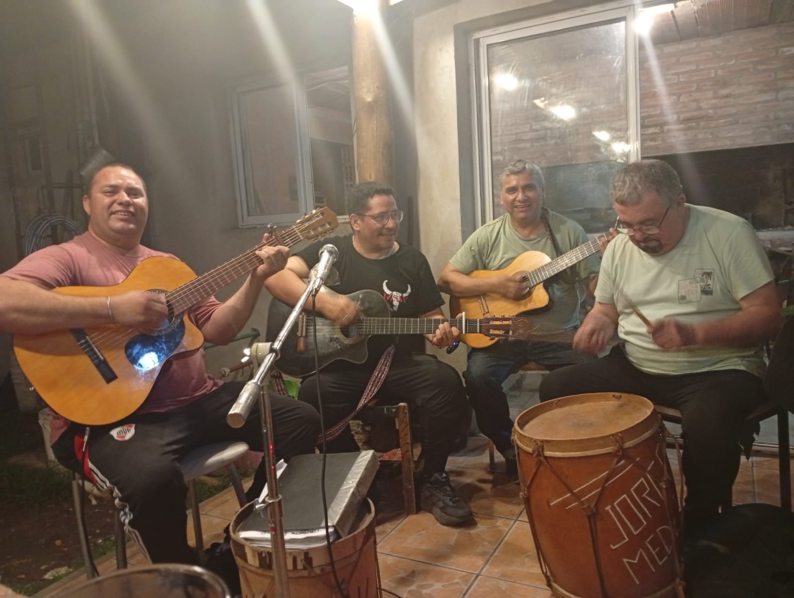 Raigal tocando en vivo